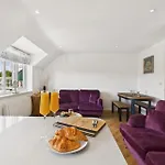 2-bed Sleeps 4 With Parking Apartamento