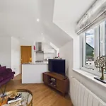 아파트 2-bed Sleeps 4 With Parking *