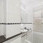 아파트 2-bed Sleeps 4 With Parking