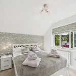 아파트 2-bed Sleeps 4 With Parking 보우네스온윈더미어