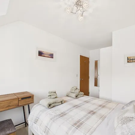 2-bed Sleeps 4 With Parking 아파트 보우네스온윈더미어